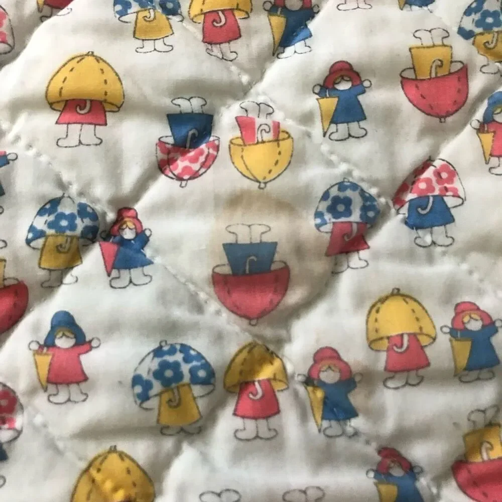 VTG Quilted Baby Blanket Umbrella Raincoat Novelty Print White Red Blue 34x34‎